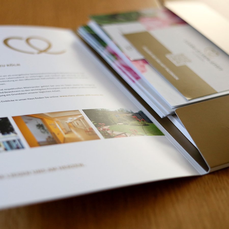 Mappen mit Infomaterial zum Clara-Elisen-Stift
